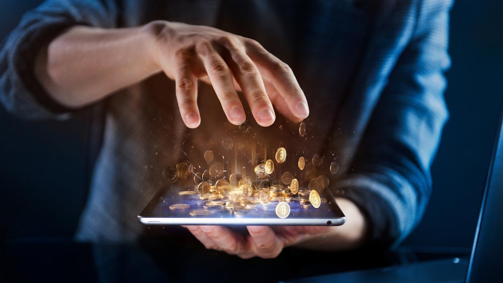 Previdno pri neobankah in kriptovalutah