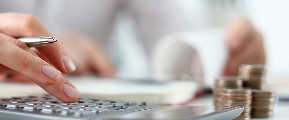 Katera velika podjetja z Obale ponujajo dobre plače?