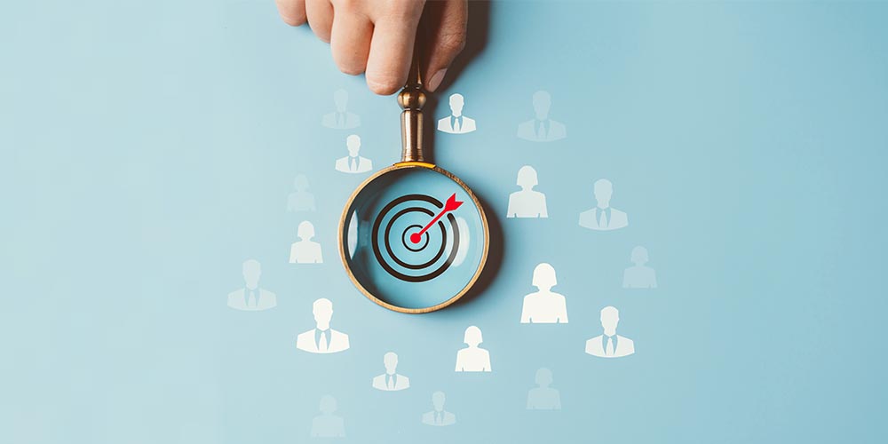 Ko iščete kadre iz tujine, pozabite na bleščeče besede