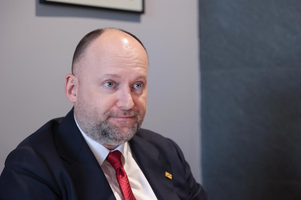 Iskra kupuje podjetja na razprodaji