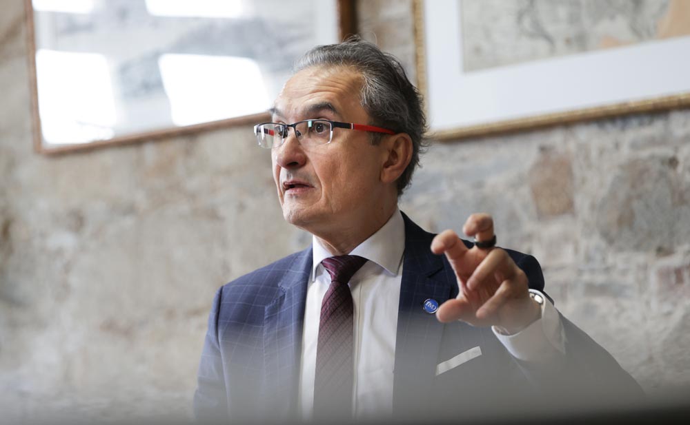 Nova vlada se lahko zgleduje po Češki