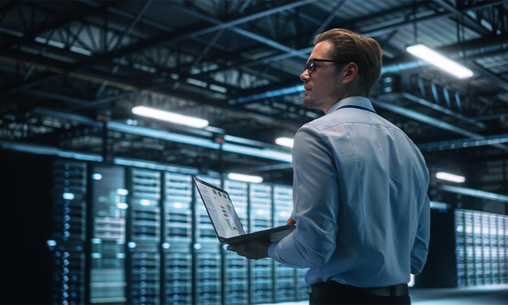 Zakaj startupi bežijo iz Slovenije? Kako pokoronski maček in Trump vplivata na slovenske startupe?