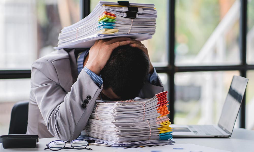 Bodoča vlada naj najprej reši te tri birokratske neumnosti