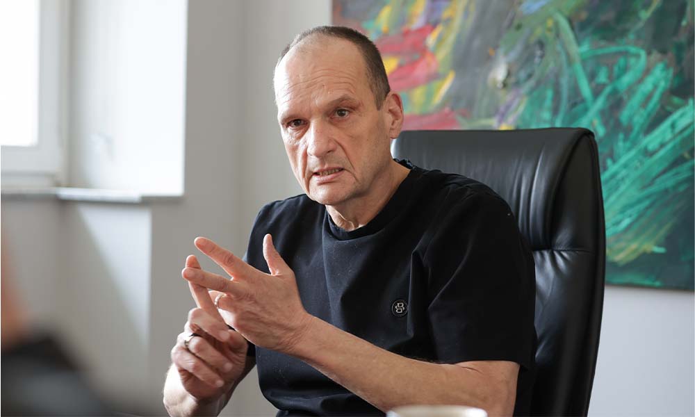 »Za 10 € mesečno imaš svetovalca, ki ne spi, ne gre na bolniško in govori 20 jezikov!«