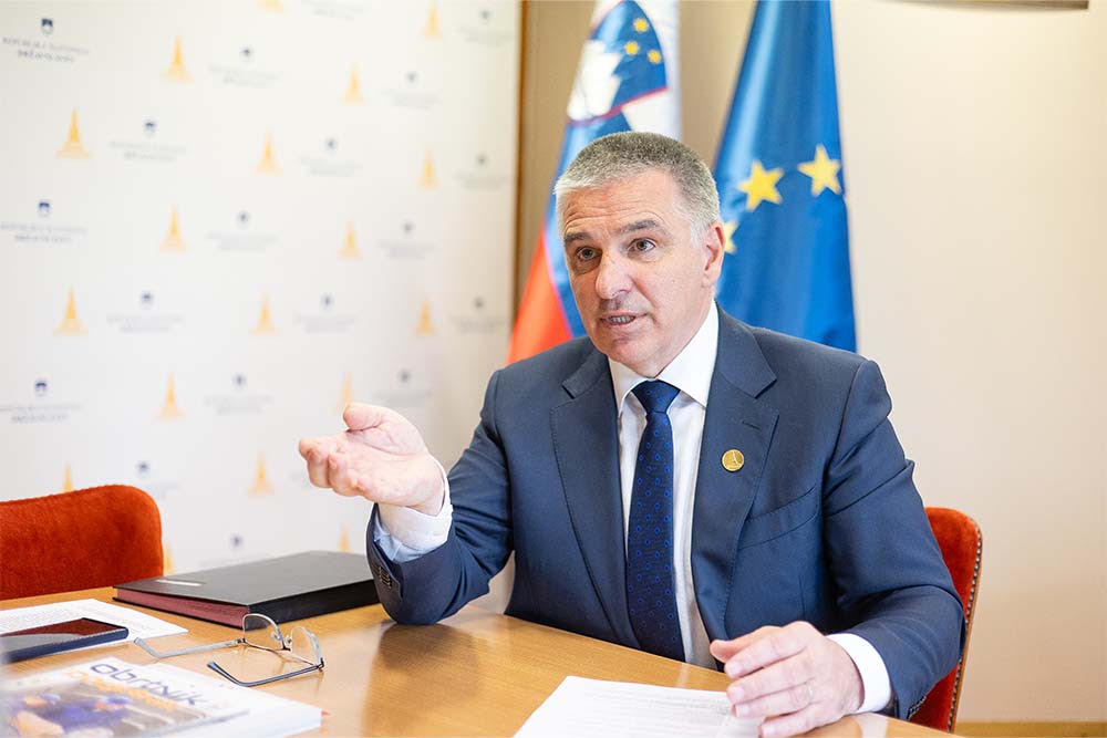 Kdo bo v Lotričevem strateškem svetu za gospodarstvo?