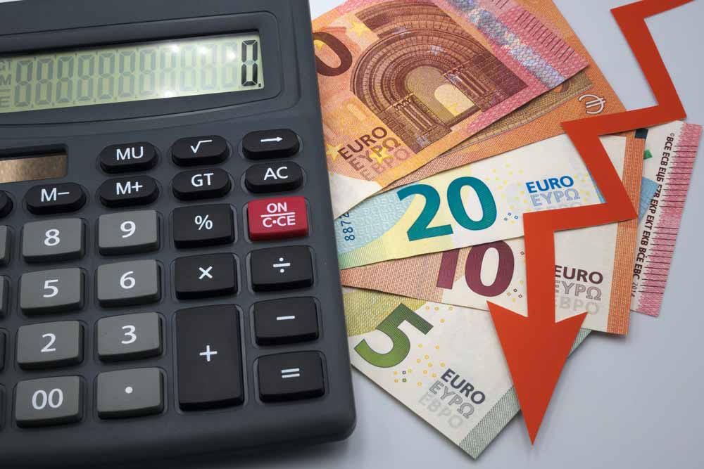 Interventni zakon: 1,2 milijarde evrov več primanjkljaja in višji dolg