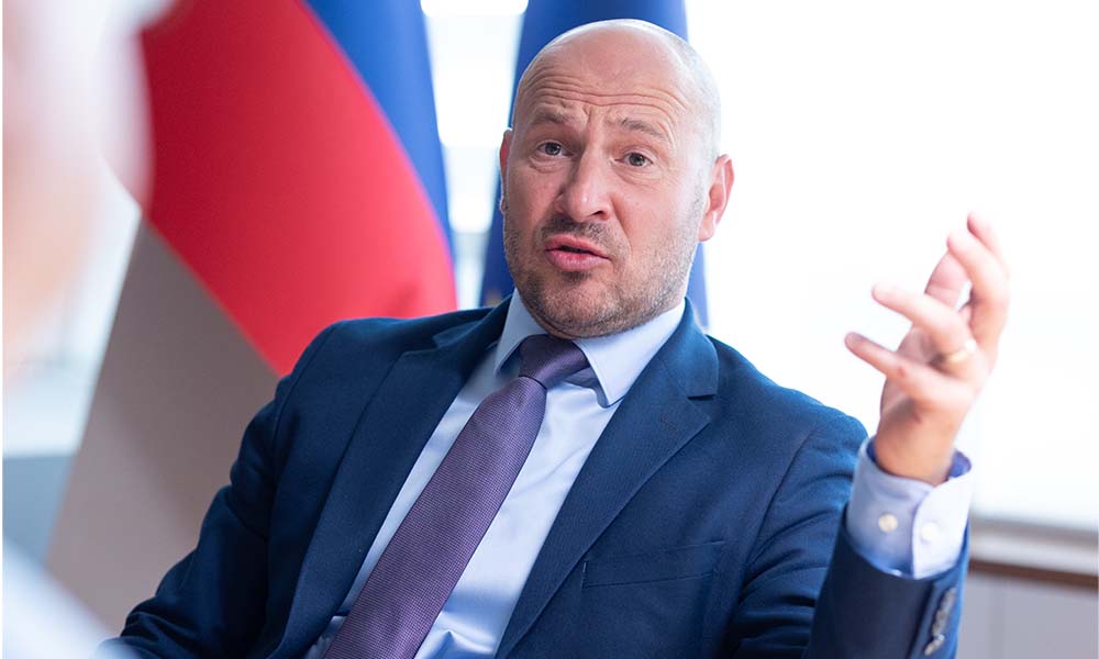 Minister Vrtovec: »Ob avtocestnem križu bi morali biti logistični centri.«