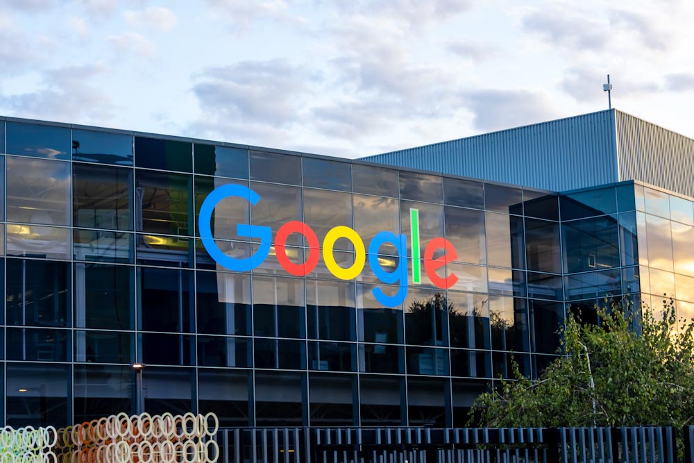 Google je v enem dnevu izgubil 500 milijard dolarjev. Zakaj?